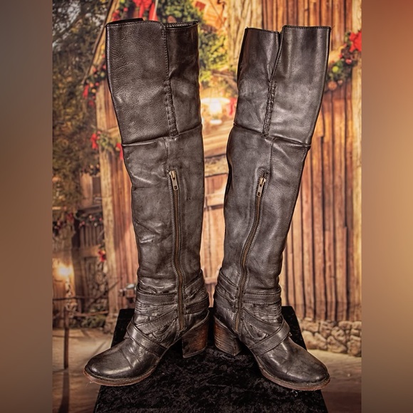 Sexy super tall over the knee Freebird boots - Picture 2 of 10